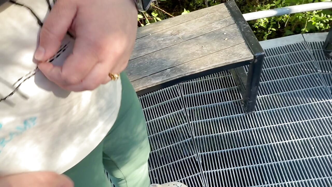 I met this Russian girl in a public park , And no resistance to play her a bit