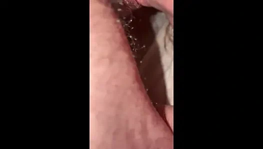 Я НАЧАЛА ОДНА, С МОИМИ ИГРУШКАМИ, НО ОН ПОЯВИЛСЯ, И ОН ТРАХНУЛ МЕНЯ