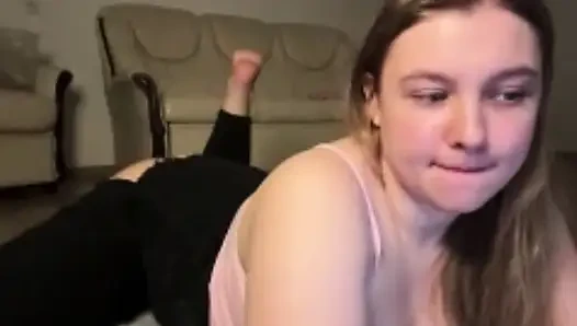 Jucielussie masturbating wet pussy in tight jeans