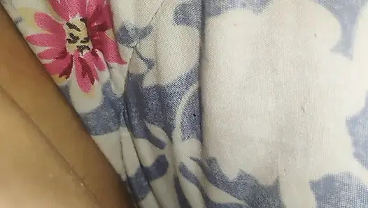 Подчищает от ее более раннего кримпая из большого черного члена