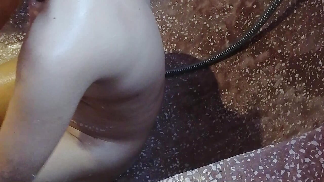 shower solo girl.