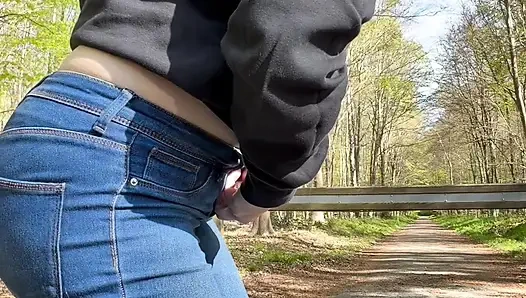 Ich Fingere Meinen Arsch Im Wald Und Spritze