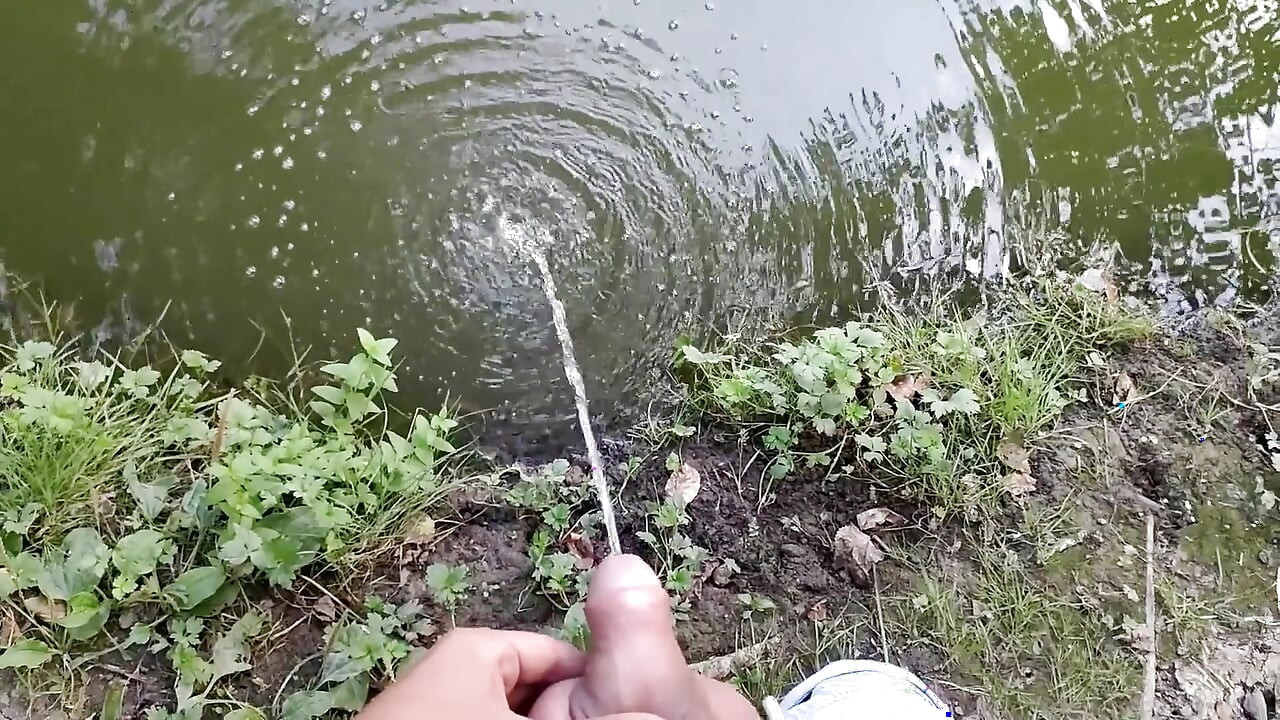 Long Pissing to the Water Makes Water Bubbly