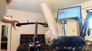 Grote dildo fietstochttraining