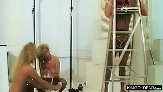 Sinnliche Blondinen im erotischen Striptease