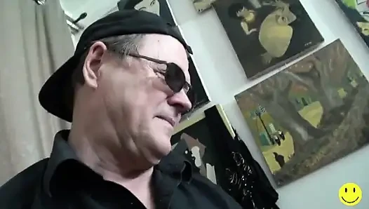 Orta yaşlı seksi sarışın kadın Max ve Jack tarafından parçalanıyor