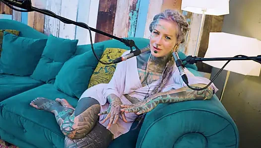 Ich spreche über B - Bordem - ASMR podcast SFW spricht goth dünnes mädchen dreadlocks tattoo model inked mädchen
