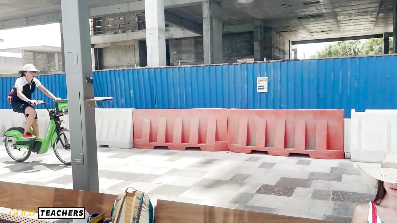 非常にリスキーな公共の場でのマスターベーション