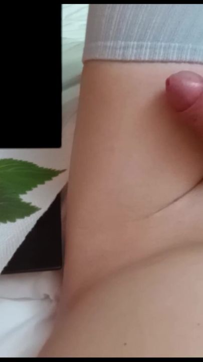 Huge hands free orgasm cuming on myself  (nettles)