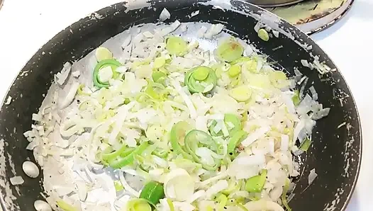 3 cabai daun bawang dimasak dengan minyak dan ngocok kontol