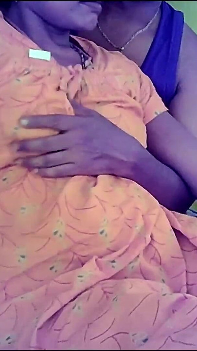 Morate vidjeti trenutak iz "Indijske seoske kućanice pokazuju velike sise i crne bradavice"