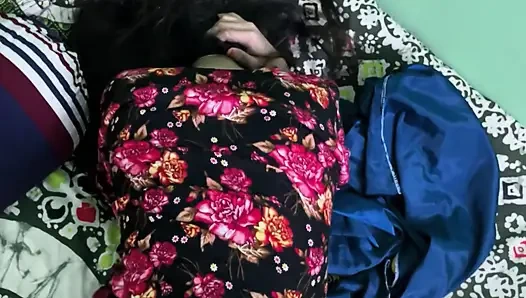 Bowdi nggak suka sama suaminya, itu sebabnya dia pengen ngentot sama aku