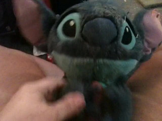 Divirtiéndose con Stitch.