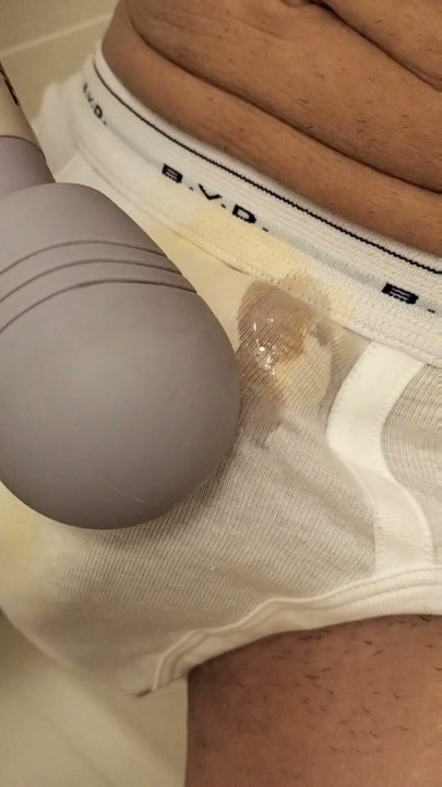 - Change the title, ejaculate (7th time) using an electric massage machine, and continue to sprinkle semen in white briefs. | Clip 2