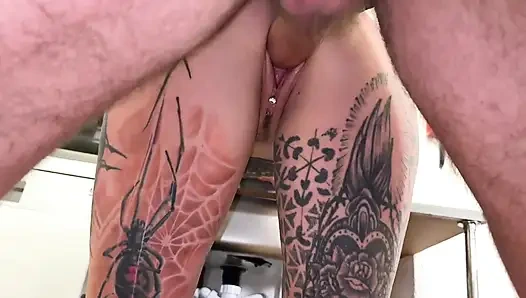 Andy lee dientot habis-habisan di dapur