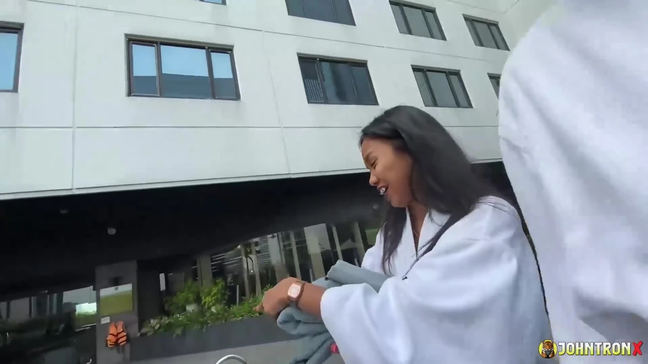 JohnTronX - Underwater fuck with a hot Asian amateur babe