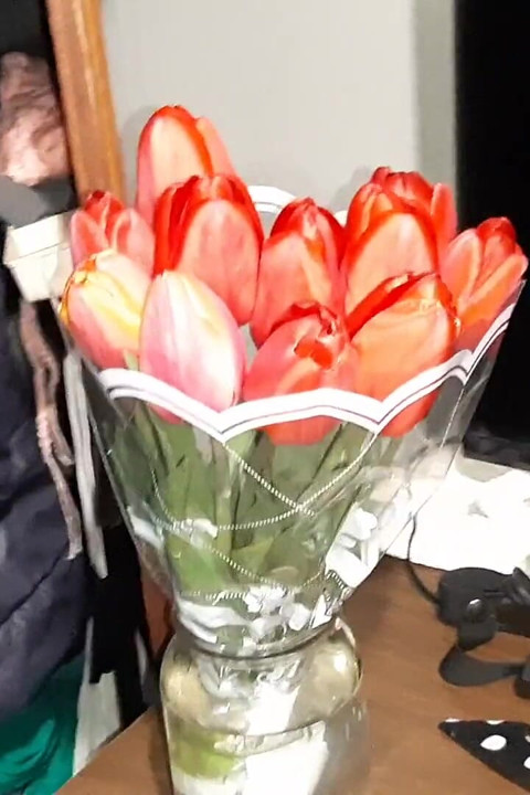 My Girlfriend Woke Me up with Bouquets of Flowers and Cunnilingus
