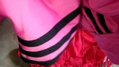 Gozada na calça de treino rosa da adidas firebird