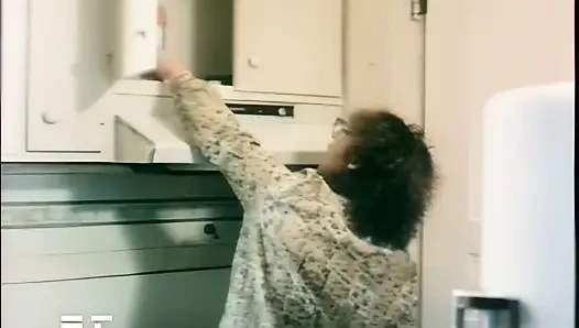 Официант шпилить сексуального клиента