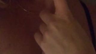 Ex-Freundin lutscht Finger