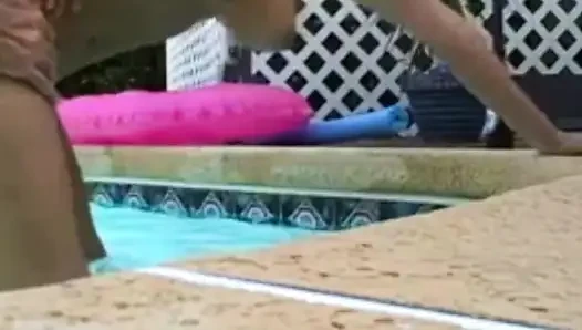 Brandon'ın ıslak havuz macerası