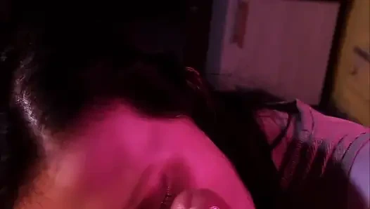 Di pintu masuk, aku nggak bisa bilang tidak dan nyepong kontol sama pria asing