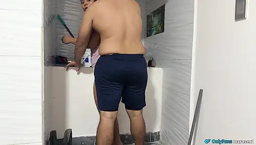 The housekeeper wants to eat the boss's dick