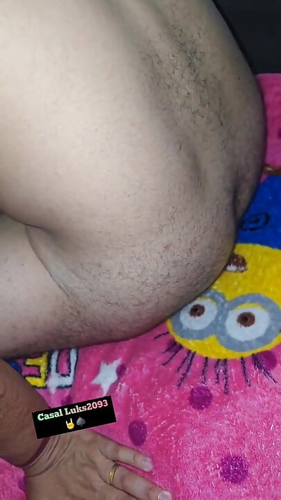 Baba de polla goteando como nunca antes en la boca del cornudo