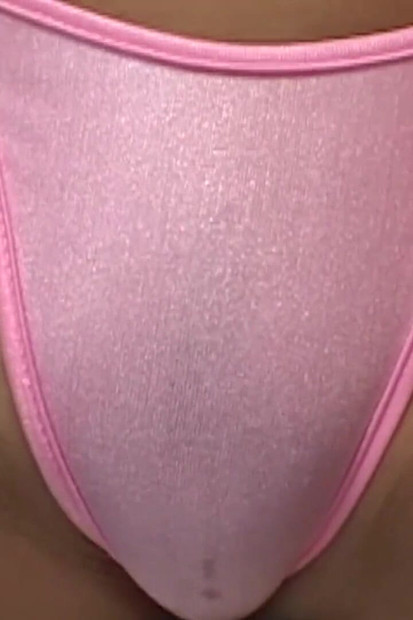 钢棒小队懒懒地等待移动纹身深喉机出现.