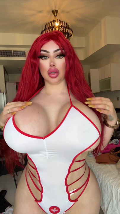 Curvy Bombshell Beauty  Bibi Bugatti