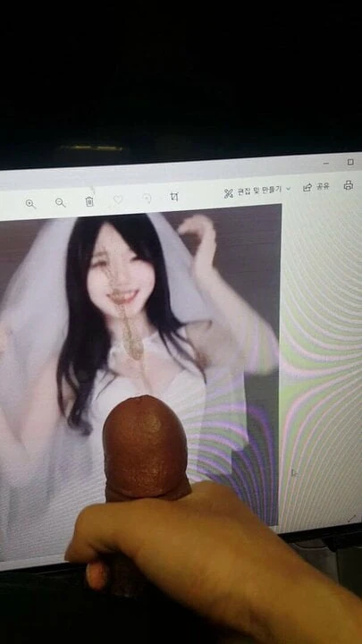 korean streamer sooflower CumTribute