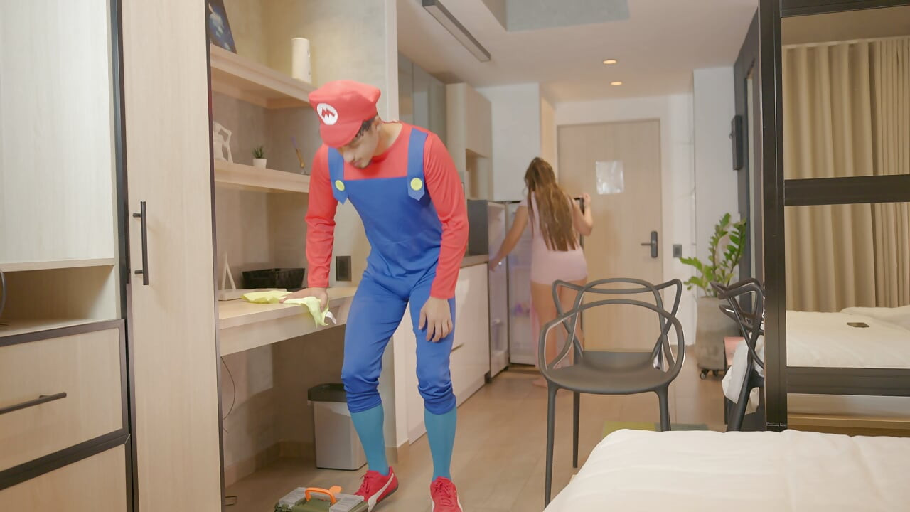 Plumber Mario bross fixes Ema Ribeiro's pipe