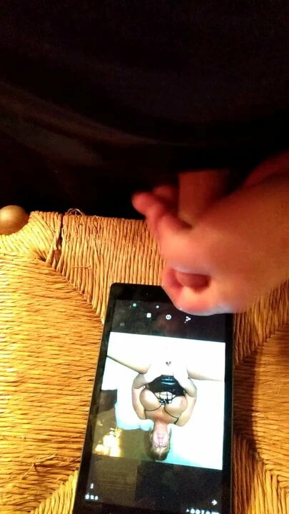 Sborra tributando una sexy troia inglese