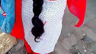 Горячий вид тамильской молодой девушки на автобусной остановке (часть 6)