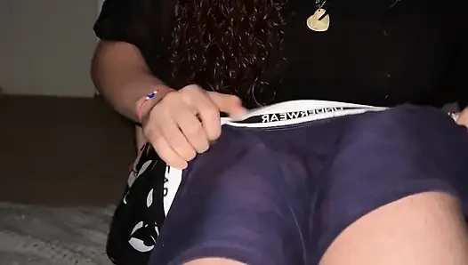 Adik tiriku yang hot - pertama kali ngentot bikin aku crot cepat