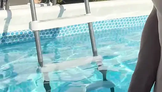 I fuck my whore in the pool and clean her