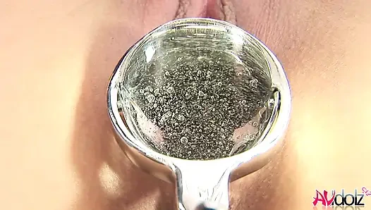 Kinoshita tomoko si cewek jepang rambut cokelat dientot habis-habisan di seks threesome tanpa sensor.