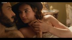 Lily James, Emily Beecham - ''The Pursuit of Love'' s1e01-3