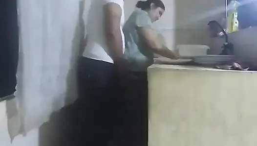 Wenn du eine gehaltserhöhung willst, lass mich dich ficken, bevor meine frau hier ist