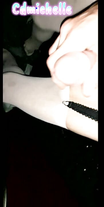 Cdmichelle ubrana w seksowną różową bieliznę jacking off aż do spermy