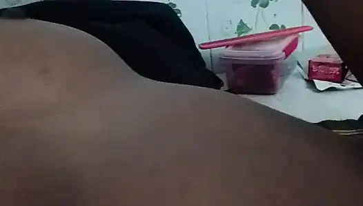 Istri desi selingkuh disetubuhi oleh orang asing untuk pertama kalinya