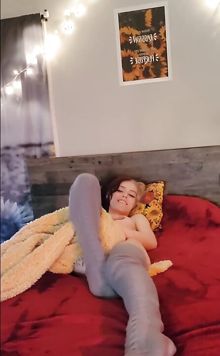 Beritahu Saya Betapa Teruk Awak Mahu Lihat Apa yang Saya Lakukan Di Bawah Selimut