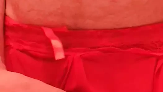 İç çamaşırlarının içine boşalırım