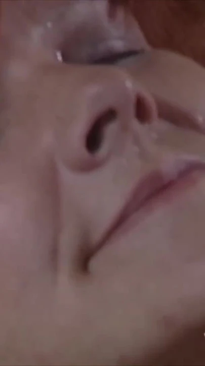 Momen spektakuler dari "HELGA 50+ VOM BAUERNHOF BEKOMMT CUMSHOT"