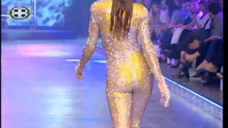 Подиум, задница в бикини, показ мод 2014, песня