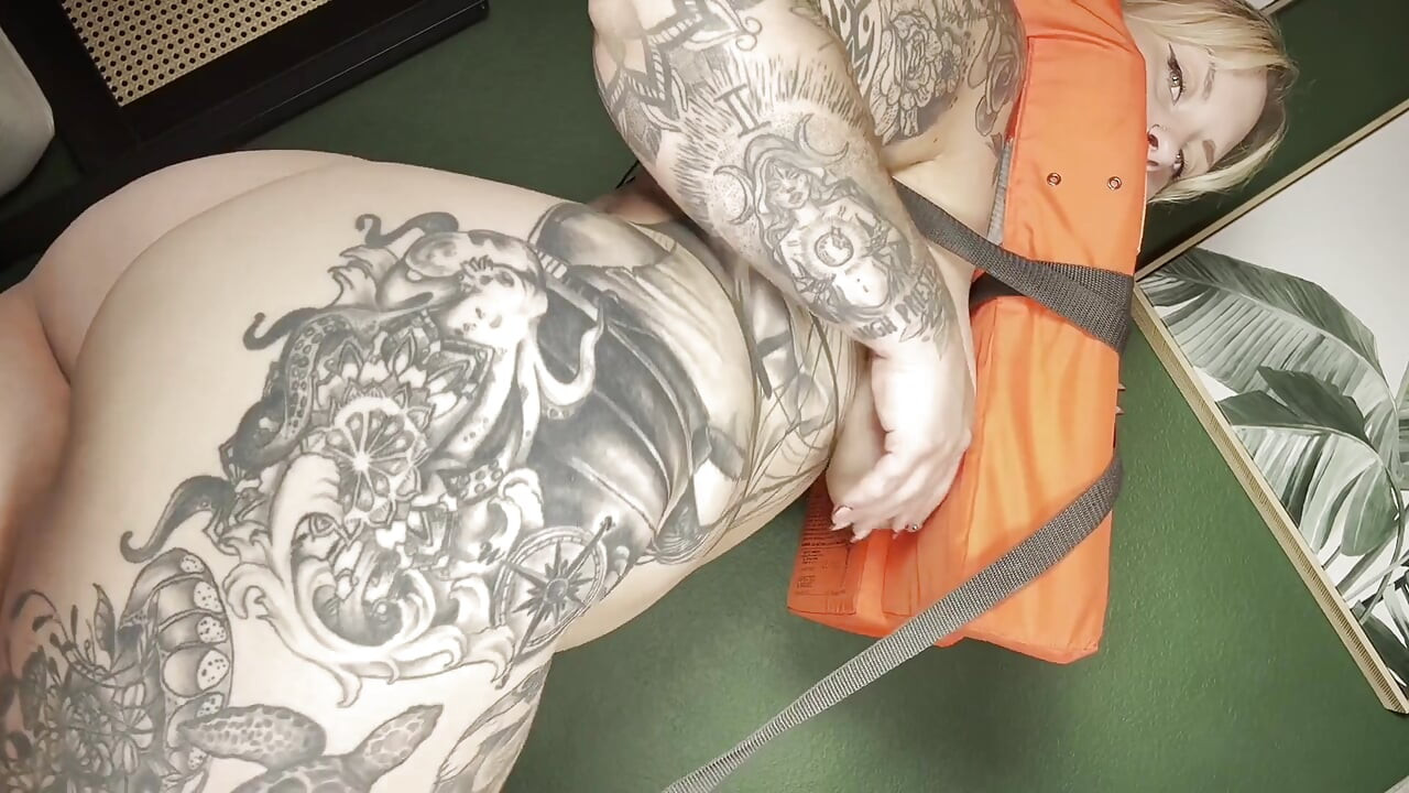 내 자지를 빨아주는 거유 밀프