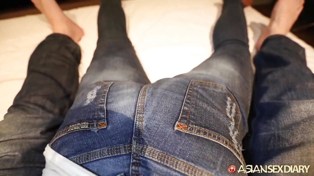 Wielki tyłek azjatycka nastolatka wie, jak to zrobić