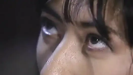 Hawaiische schätzchen tropfen sperma nach intensivem piledriver-hämmern