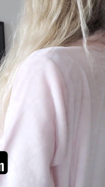 Momento da vedere da "La matrigna bionda Natasha Starr distrae il figliastro dal porno"