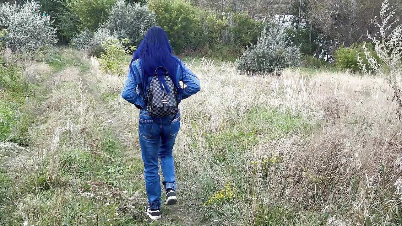 Sexo Público Con Un Desconocido Atractivo En El Bosque, Zorra Mostrando Tetas Grandes Y Perfectas, Creampie